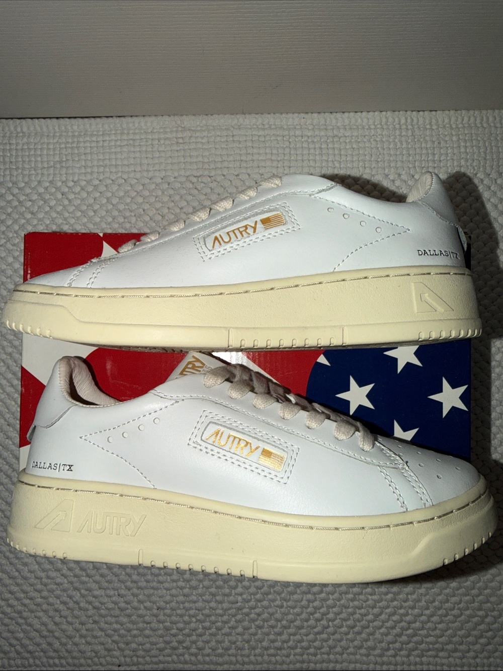 AUTRY Dallas Low Top Sneaker